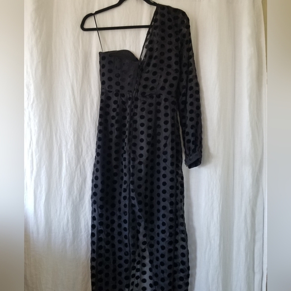 Keepsake | Cold Shoulder Velvet Design Dress - Picture 4 of 11